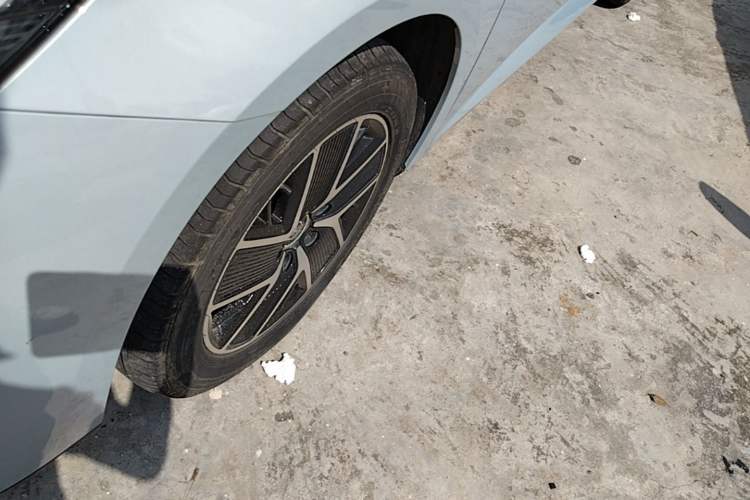 Used BYD Qin L 2024 DM-i 120KM Leading Model Left Front Wheel Hub
