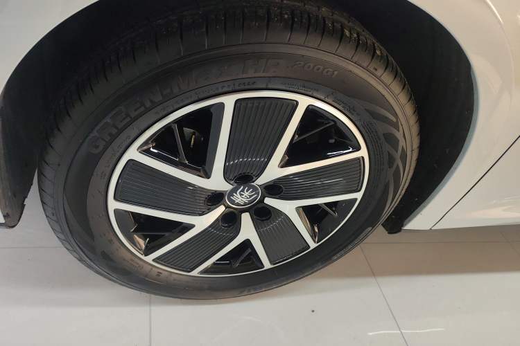 Used BYD Qin L 2024 DM-i 120KM Leading Model Left Front Wheel Hub