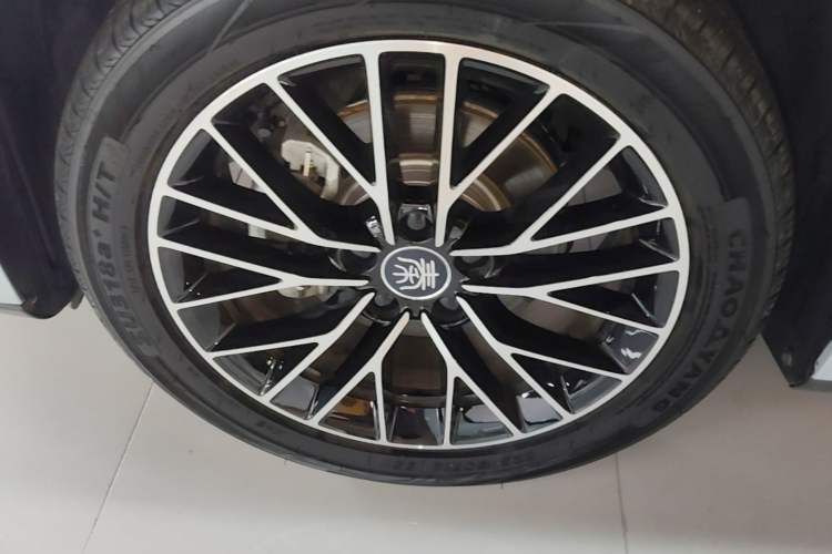 Used BYD Qin L 2024 DM-i 120KM Excellence Model Left Front Wheel Hub
