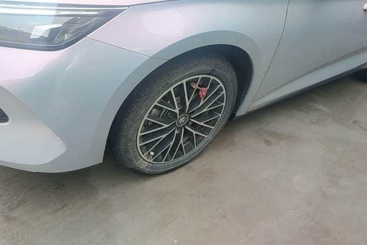 Used BYD Qin L 2024 DM-i 120KM Excellence Model Left Front Wheel Hub