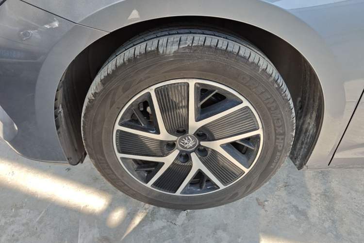 Used BYD Qin L 2024 DM-i 80KM Beyond Model Left Front Wheel Hub