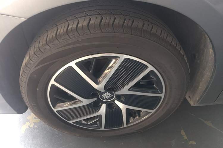 Used BYD Qin L 2024 DM-i 120KM Leading Model Left Front Wheel Hub