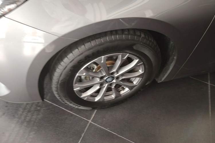 Used BYD Qin L 2024 DM-i 80KM Leading Model Left Front Wheel Hub