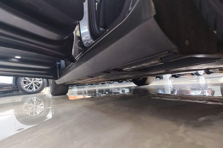 Used BYD Qin L 2024 DM-i 80KM Beyond Model Left Side Sill