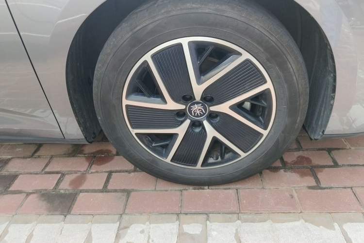Used BYD Qin L 2024 DM-i 80KM Beyond Model Right Front Wheel Hub