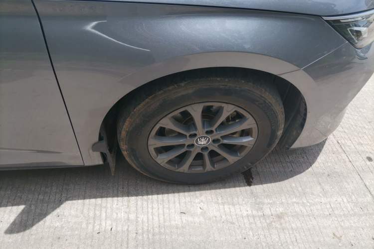 Used BYD Qin L 2024 DM-i 80KM Leading Model Right Front Wheel Hub