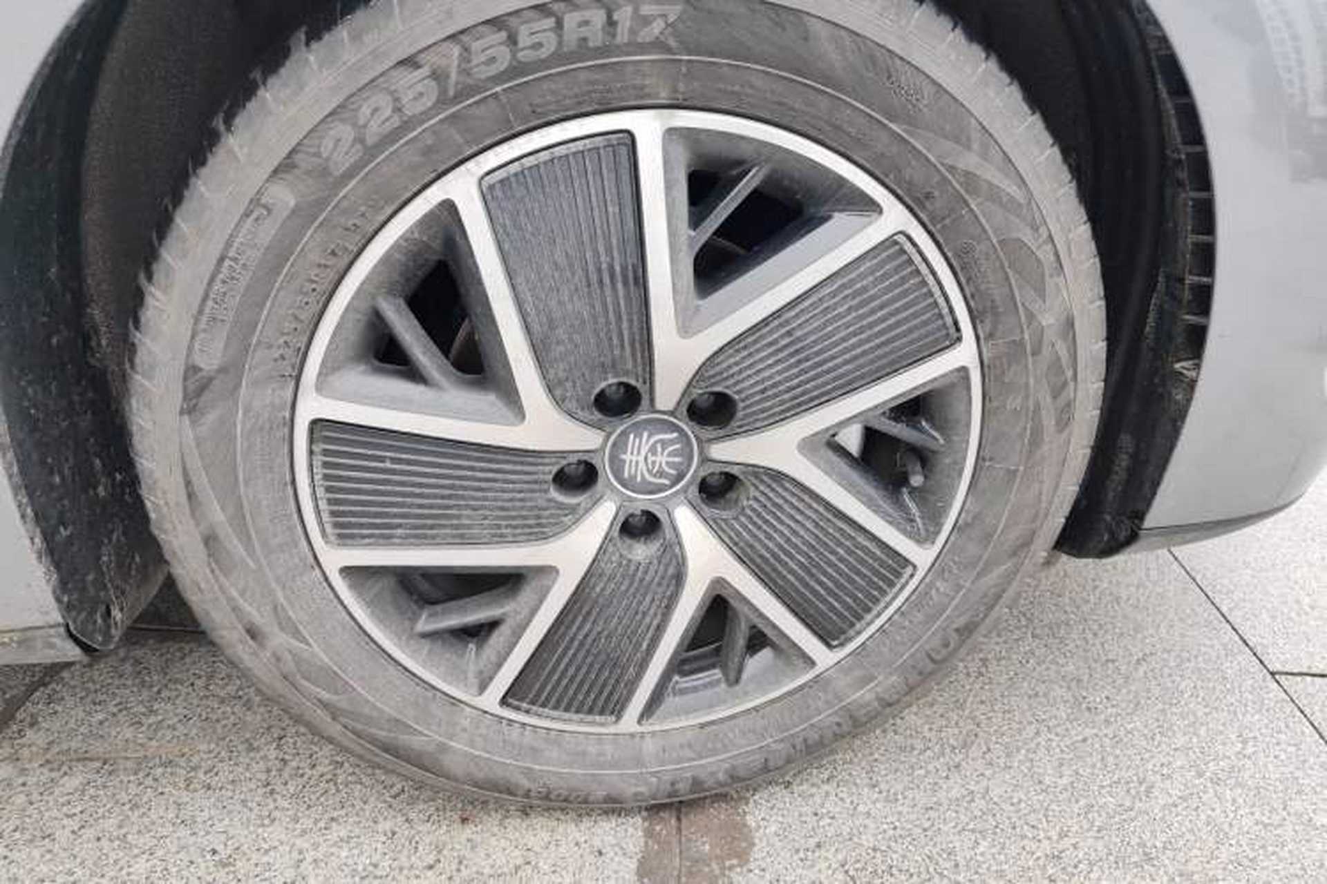 Used BYD Qin L 2024 DM-i 80KM Beyond Model Right Front Wheel Hub