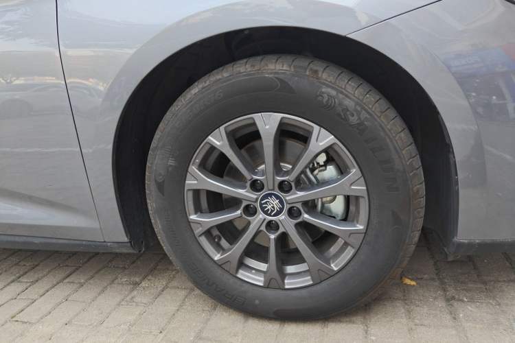 Used BYD Qin L 2024 DM-i 80KM Leading Model Right Front Wheel Hub