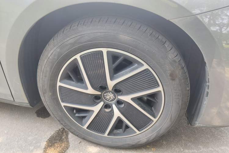Used BYD Qin L 2024 DM-i 80KM Beyond Model Right Front Wheel Hub