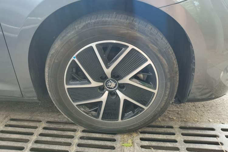 Used BYD Qin L 2024 DM-i 120KM Leading Model Right Front Wheel Hub