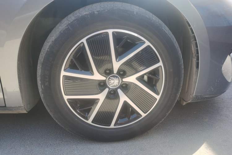Used BYD Qin L 2024 DM-i 80KM Beyond Model Right Front Wheel Hub