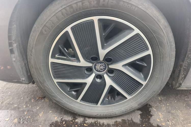 Used BYD Qin L 2024 DM-i 120KM Leading Model Right Front Wheel Hub