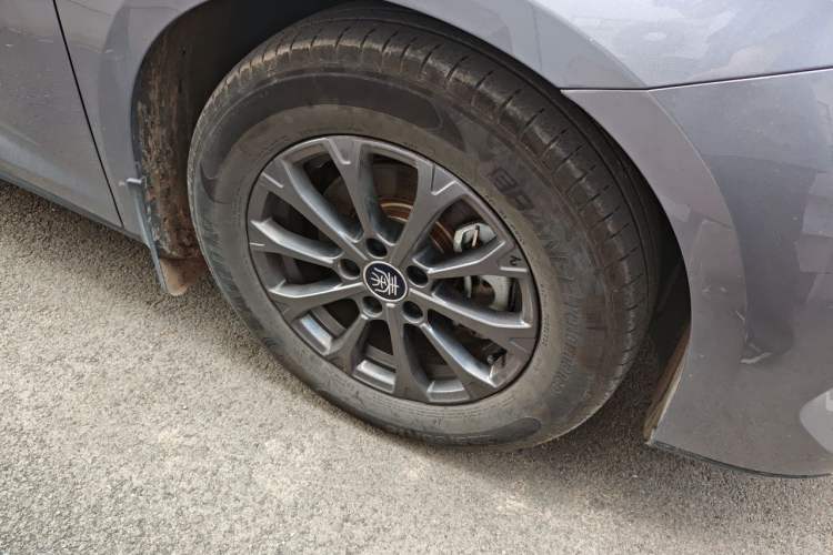 Used BYD Qin L 2024 DM-i 80KM Leading Model Right Front Wheel Hub