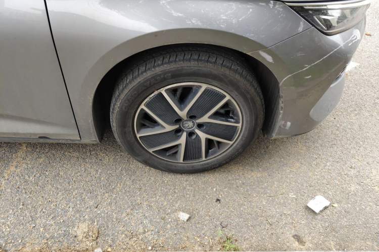 Used BYD Qin L 2024 DM-i 120KM Beyond Model Right Front Wheel Hub