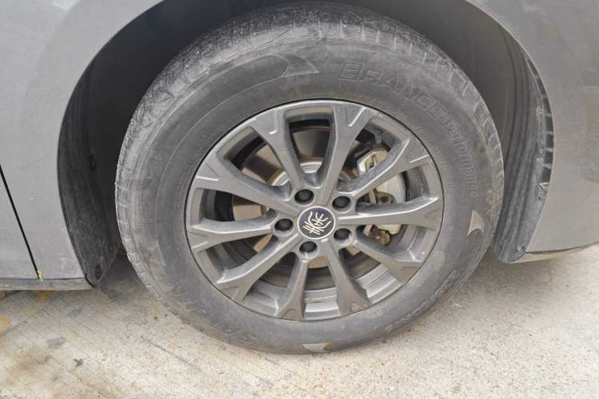 Used BYD Qin L 2024 DM-i 80KM Leading Model Right Front Wheel Hub