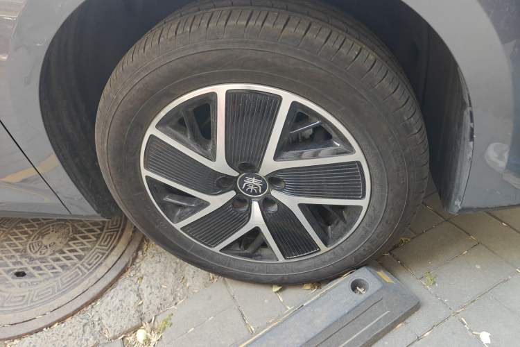 Used BYD Qin L 2024 DM-i 120KM Leading Model Right Front Wheel Hub