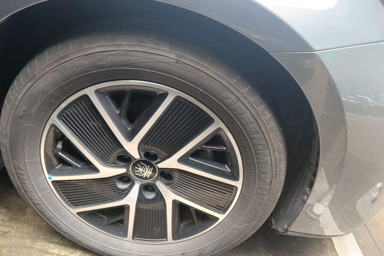 Used BYD Qin L 2024 DM-i 80KM Beyond Model Right Front Wheel Hub