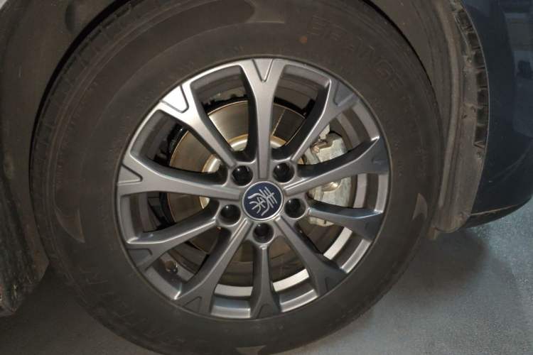 Used BYD Qin L 2024 DM-i 80KM Leading Model Right Front Wheel Hub