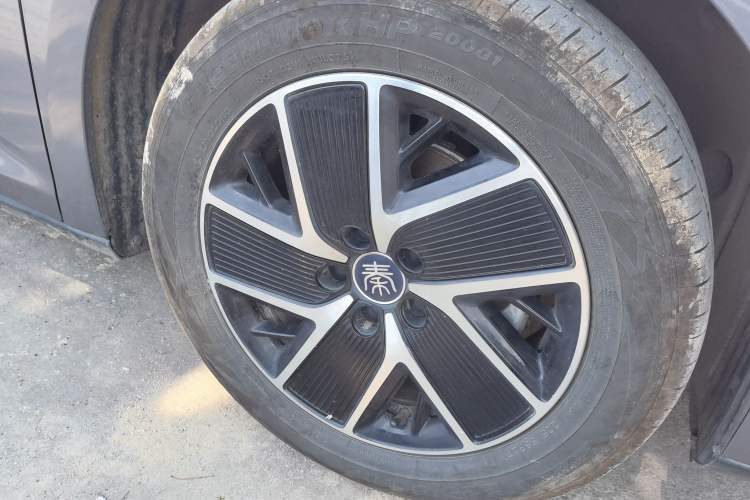 Used BYD Qin L 2024 DM-i 120KM Leading Model Right Front Wheel Hub