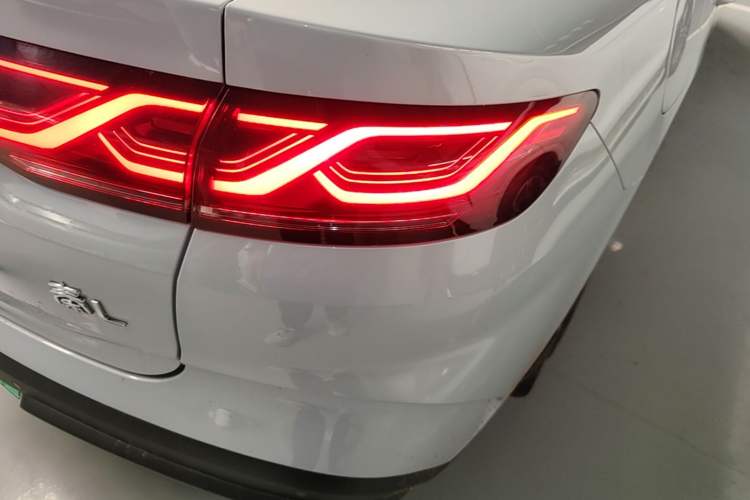Used BYD Qin L 2024 DM-i 80KM Beyond Model Right Rear Taillight