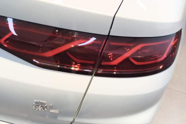 Used BYD Qin L 2024 DM-i 120KM Excellence Model Right Rear Taillight