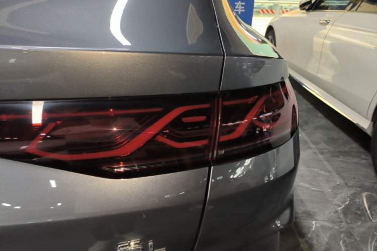 Used BYD Qin L 2024 DM-i 120KM Leading Model Right Rear Taillight