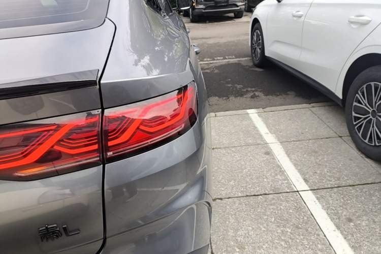 Used BYD Qin L 2024 DM-i 80KM Leading Model Right Rear Taillight