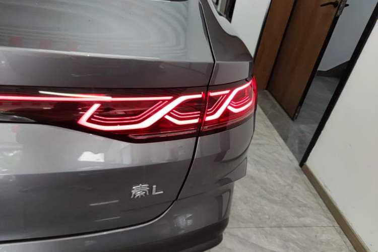 Used BYD Qin L 2024 DM-i 120KM Leading Model Right Rear Taillight