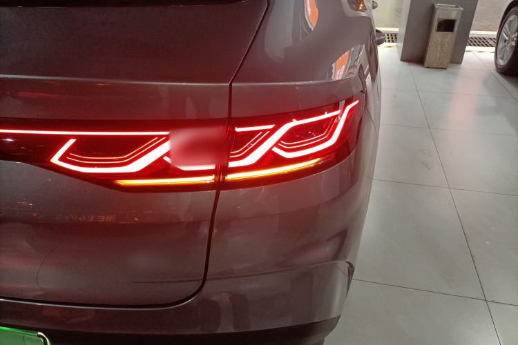 Used BYD Qin L 2024 DM-i 80KM Leading Model Right Rear Taillight