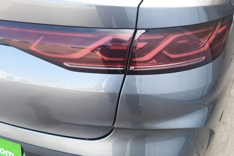 Used BYD Qin L 2024 DM-i 80KM Leading Model Right Rear Taillight