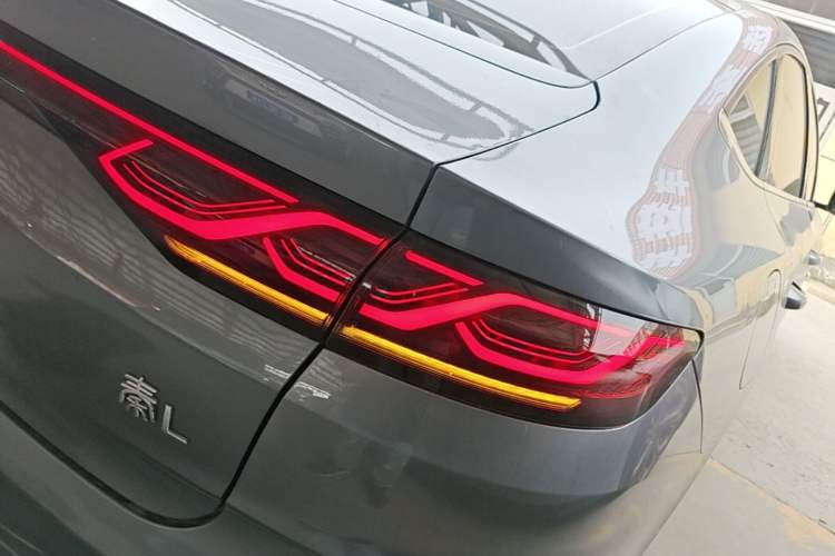Used BYD Qin L 2024 DM-i 80KM Leading Model Right Rear Taillight
