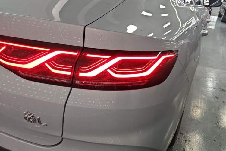 Used BYD Qin L 2024 DM-i 80KM Leading Model Right Rear Taillight