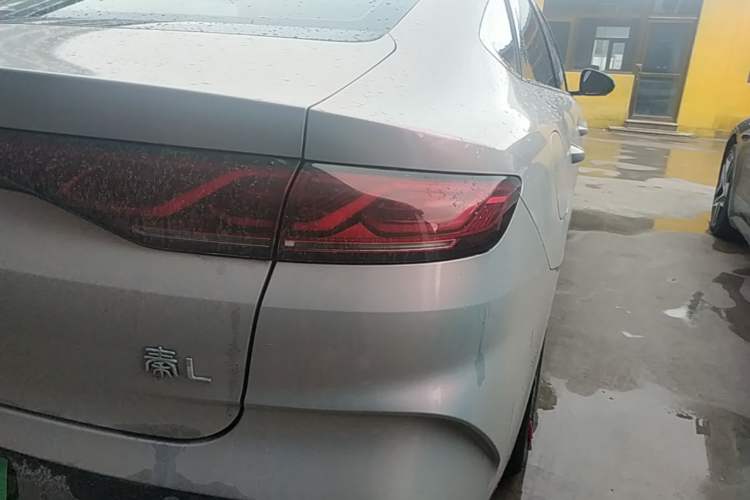 Used BYD Qin L 2024 DM-i 120KM Excellence Model Right Rear Taillight