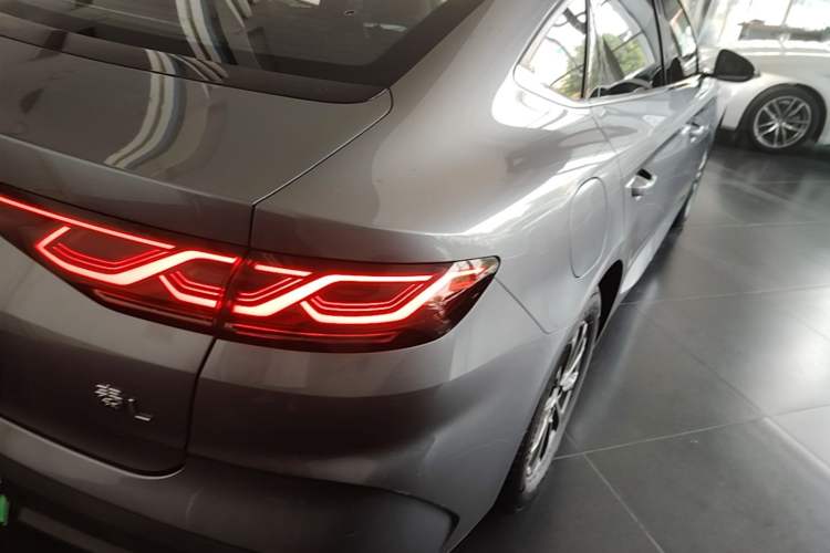 Used BYD Qin L 2024 DM-i 80KM Leading Model Right Rear Taillight