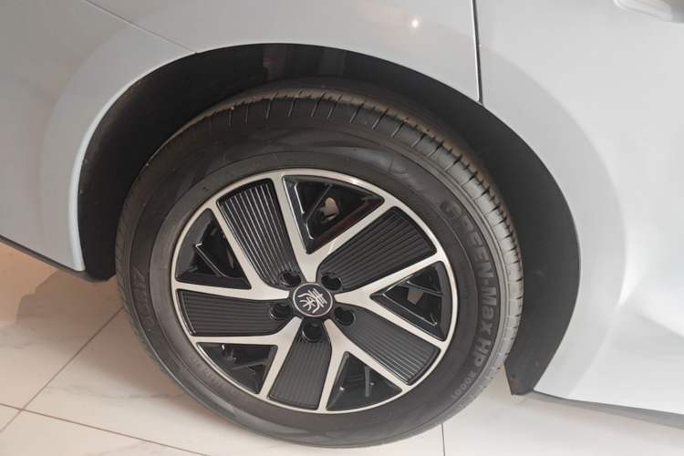 Used BYD Qin L 2024 DM-i 120KM Leading Model Right Rear Wheel Hub