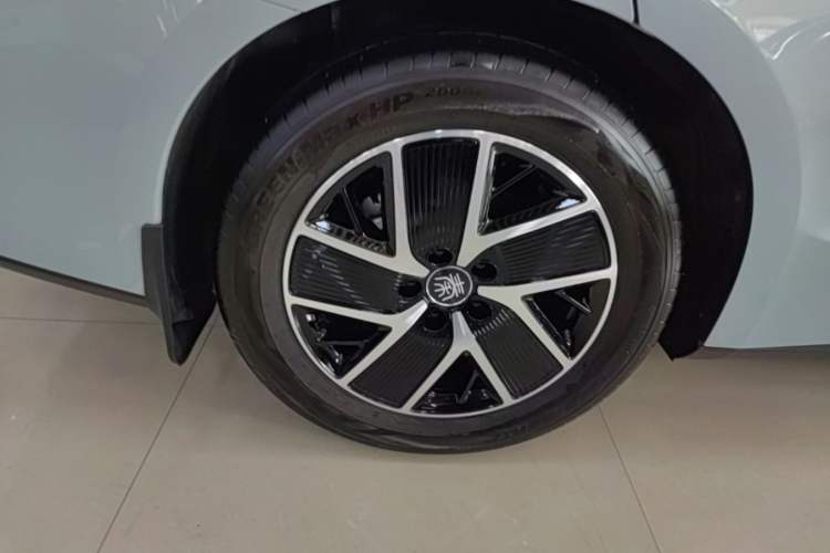 Used BYD Qin L 2024 DM-i 80KM Beyond Model Right Rear Wheel Hub