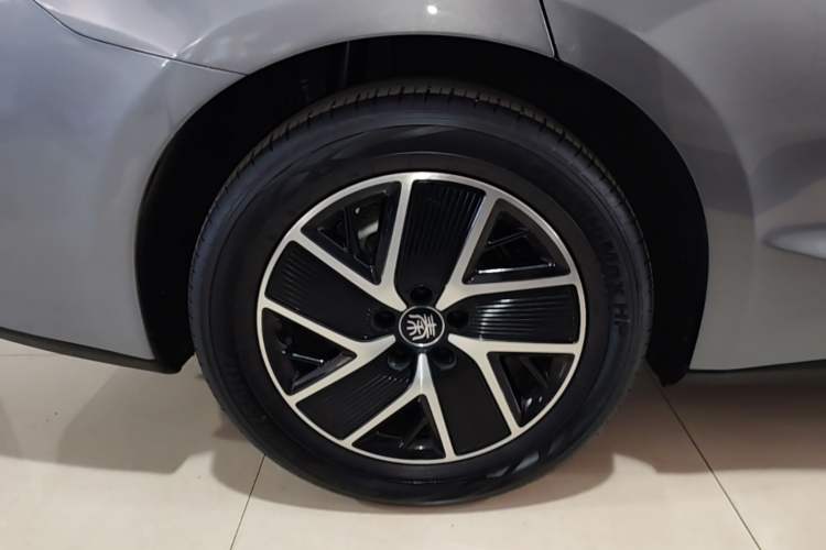 Used BYD Qin L 2024 DM-i 120KM Leading Model Right Rear Wheel Hub