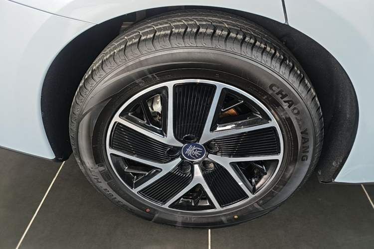 Used BYD Qin L 2024 DM-i 120KM Leading Model Right Rear Wheel Hub