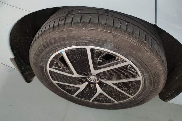 Used BYD Qin L 2024 DM-i 80KM Beyond Model Right Rear Wheel Hub
