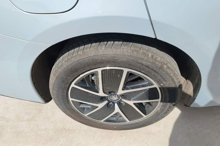 Used BYD Qin L 2024 DM-i 120KM Leading Model Right Rear Wheel Hub