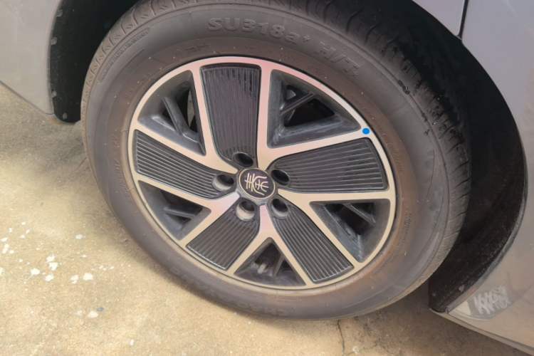 Used BYD Qin L 2024 DM-i 80KM Beyond Model Right Rear Wheel Hub
