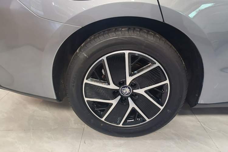 Used BYD Qin L 2024 DM-i 80KM Beyond Model Right Rear Wheel Hub