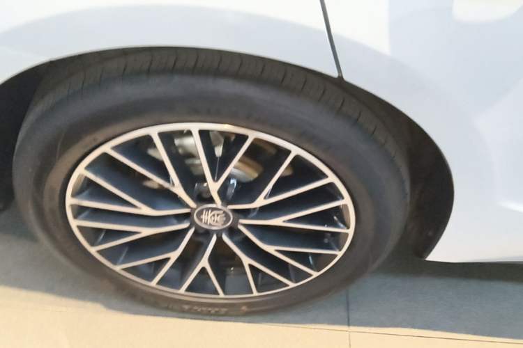 Used BYD Qin L 2024 DM-i 120KM Excellence Model Right Rear Wheel Hub