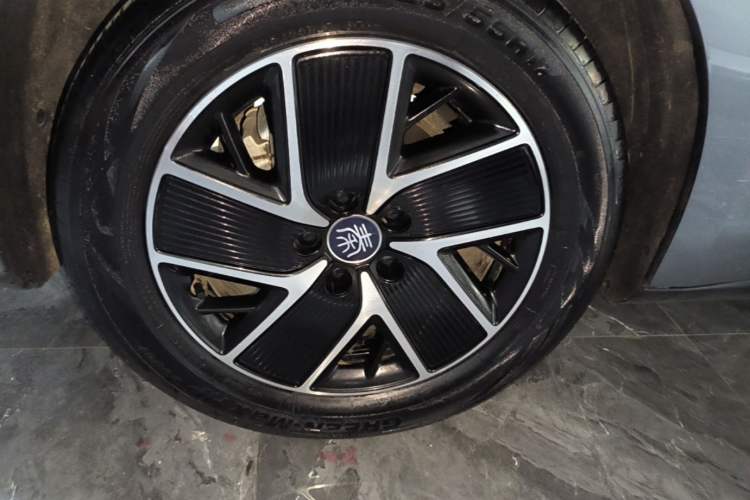 Used BYD Qin L 2024 DM-i 120KM Leading Model Right Rear Wheel Hub
