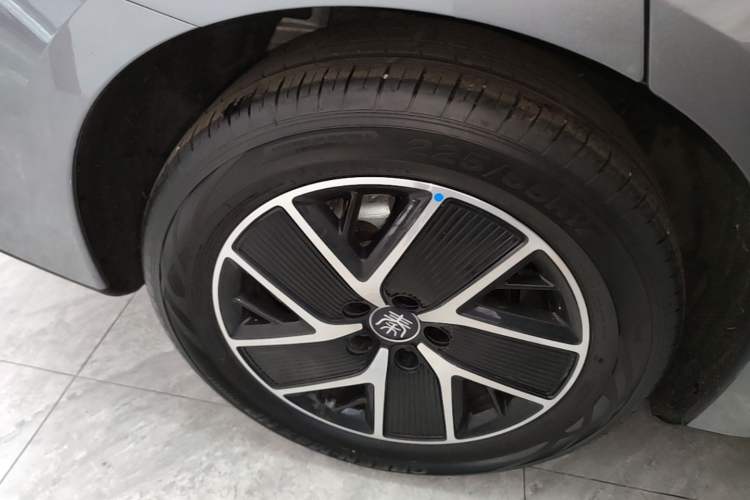Used BYD Qin L 2024 DM-i 120KM Leading Model Right Rear Wheel Hub