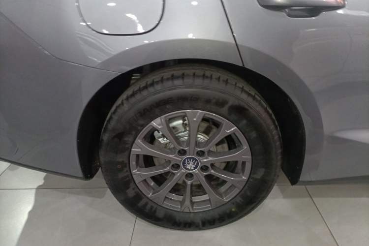 Used BYD Qin L 2024 DM-i 80KM Leading Model Right Rear Wheel Hub