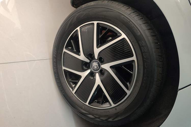 Used BYD Qin L 2024 DM-i 120KM Leading Model Right Rear Wheel Hub