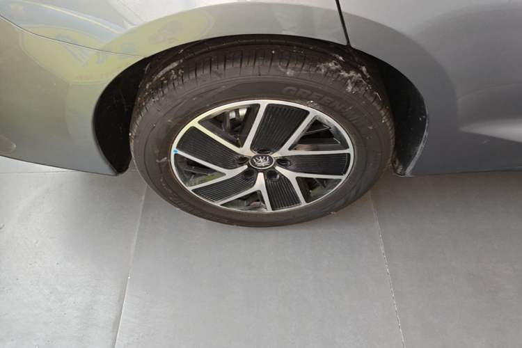 Used BYD Qin L 2024 DM-i 120KM Leading Model Right Rear Wheel Hub