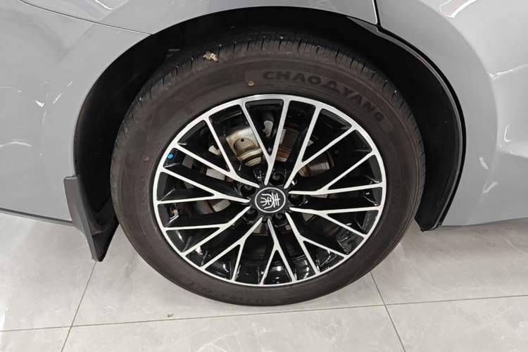 Used BYD Qin L 2024 DM-i 120KM Excellence Model Right Rear Wheel Hub