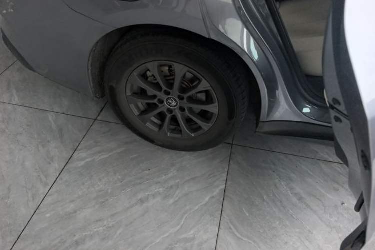 Used BYD Qin L 2024 DM-i 80KM Leading Model Right Rear Wheel Hub